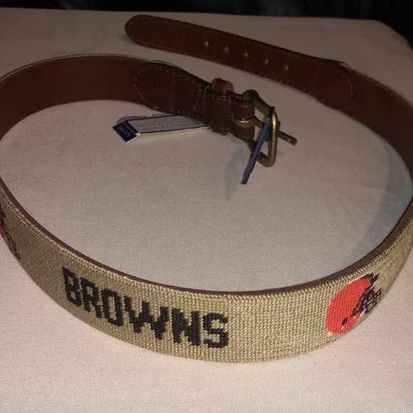 Classic Brown and Tan Men's Belt with Brass Buckle - Picture 4 of 12